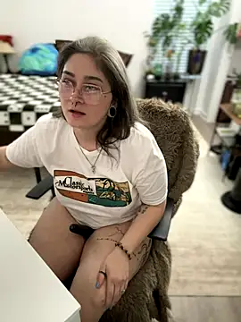 Alix Valentine online show from September 25, 2025, 1:11 am