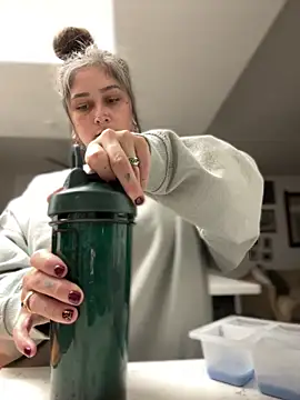 Alix Valentine online show from April 12, 2026, 2:48 am