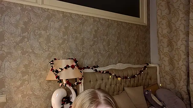 Emma Frosty online show from November 23, 2025, 7:46 pm