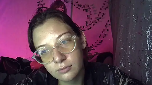 Lily Ember online show from November 3, 2025, 7:50 pm