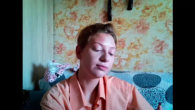 Lily Ember online show from September 12, 2025, 2:39 pm