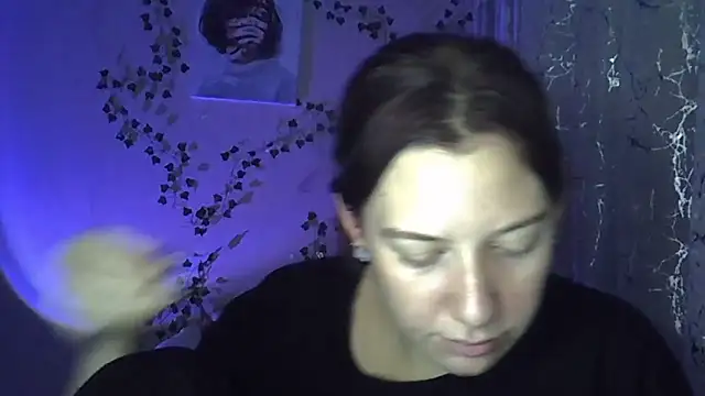 Lily Ember online show from November 2, 2025, 6:24 pm