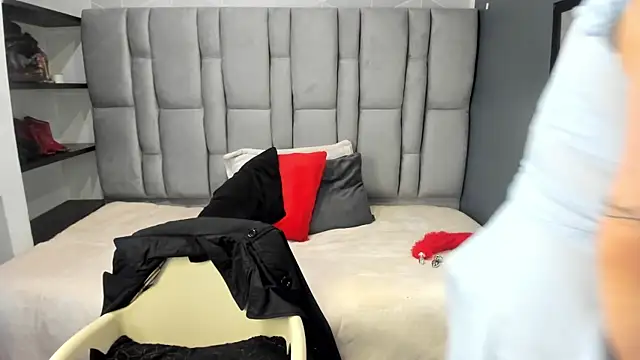 Charlot milf online show from April 21, 2026, 11:50 am