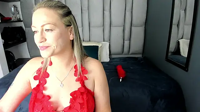 Charlot milf online show from November 28, 2025, 3:50 am