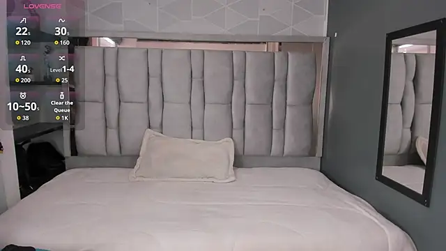 Charlot milf online show from October 16, 2025, 12:02 pm