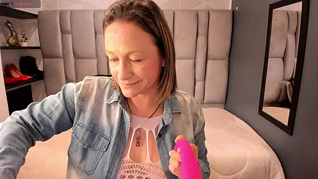Charlot milf online show from May 18, 2026, 11:37 am