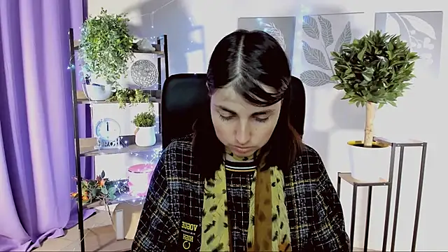 MartaEdams online show from April 8, 2026, 6:26 am