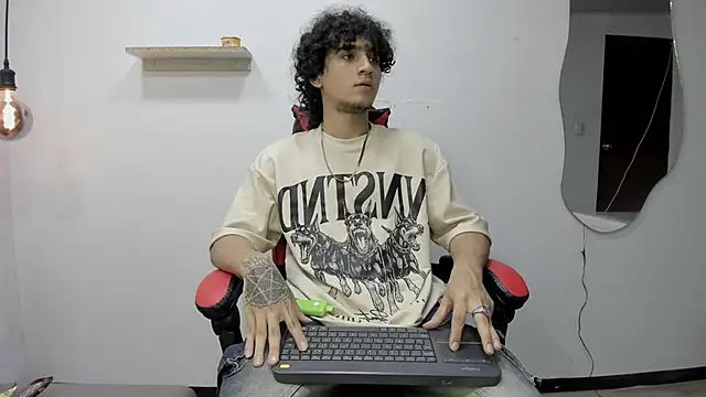 Snapshot of JackesTaylor chatting on November 8, 2025, 4:38 am JackesTaylor online show from November 8, 2025, 4:38 am