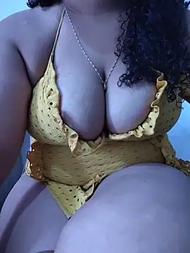 jadeamourim   online show from May 23, 2026, 3:33 pm