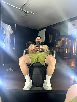 Snapshot of crazybarber69 chatting on September 24, 2025, 5:25 am crazybarber69 online show from September 24, 2025, 5:25 am