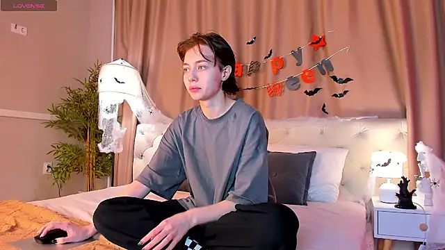 Snapshot of Skelerata chatting on October 27, 2025, 1:28 am Skelerata online show from October 27, 2025, 1:28 am