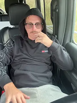 Snapshot of uncut_luke chatting on September 30, 2025, 7:20 pm uncut luke online show from September 30, 2025, 7:20 pm