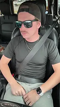 Snapshot of uncut_luke chatting on November 5, 2025, 10:13 pm uncut luke online show from November 5, 2025, 10:13 pm