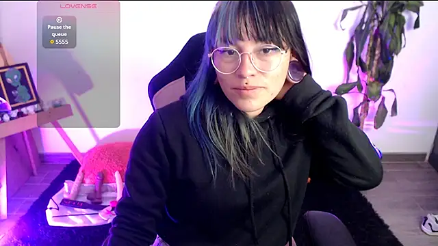 LunaBunny8 online show from November 27, 2025, 12:11 am