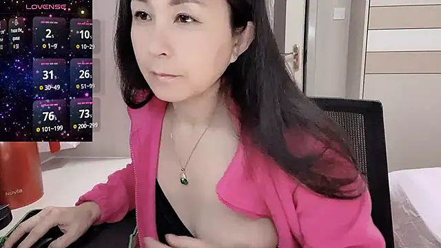 Snapshot of JackieBell chatting on November 4, 2025, 10:57 pm JackieBell online show from November 4, 2025, 10:57 pm