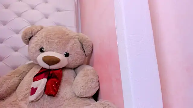 eimy skinny  online show from March 27, 2026, 1:45 pm