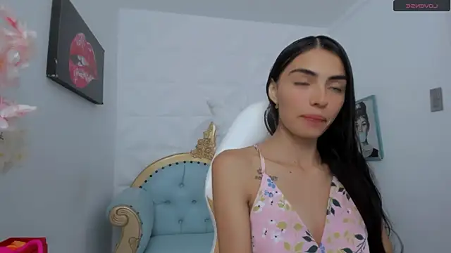 eimy skinny  online show from October 31, 2025, 11:29 am