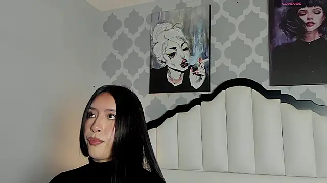 SarahMiler  online show from October 27, 2025, 7:59 pm