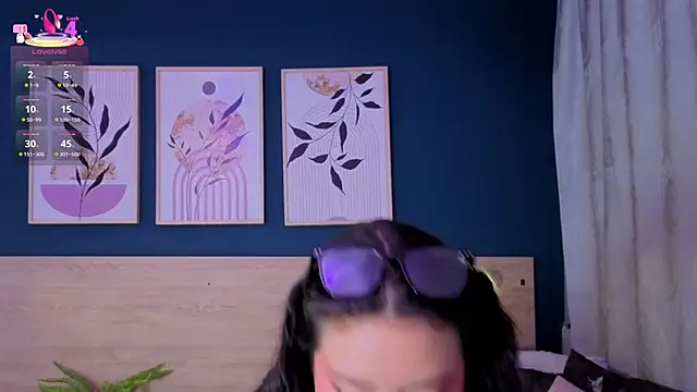 SarahMiler  online show from February 5, 2026, 7:10 pm