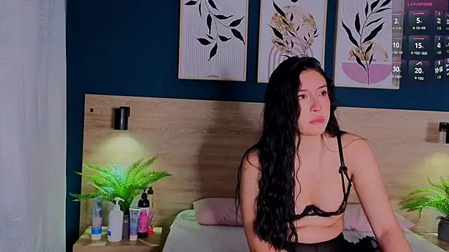 Snapshot of SarahMiler_ chatting on September 17, 2025, 11:34 am SarahMiler online show from September 17, 2025, 11:34 am