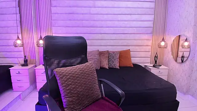 VictoriaaBlair online show from May 12, 2026, 8:04 pm