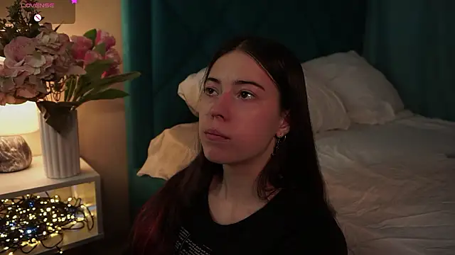 Snapshot of ywixos chatting on March 25, 2026, 2:27 pm ywixos online show from March 25, 2026, 2:27 pm