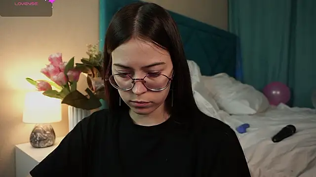 Snapshot of ywixos chatting on March 4, 2026, 2:58 pm ywixos online show from March 4, 2026, 2:58 pm