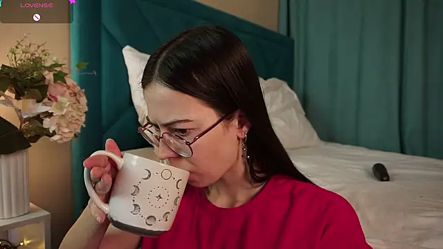 Snapshot of ywixos chatting on March 13, 2026, 2:44 pm ywixos online show from March 13, 2026, 2:44 pm