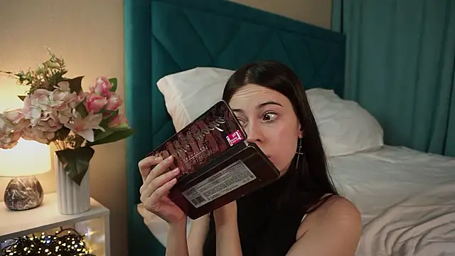 Snapshot of ywixos chatting on March 18, 2026, 3:46 pm ywixos online show from March 18, 2026, 3:46 pm