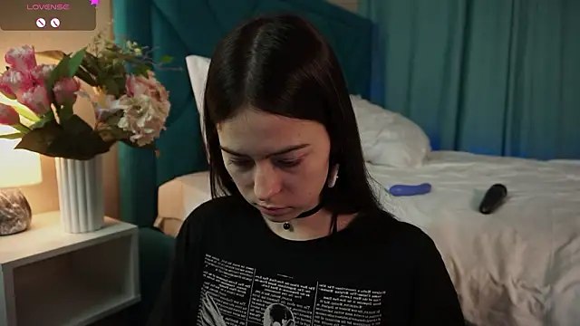 Snapshot of ywixos chatting on March 6, 2026, 2:23 pm ywixos online show from March 6, 2026, 2:23 pm