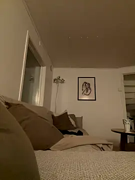 latina-pene online show from October 14, 2025, 4:51 pm