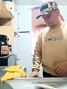 leon8013A online show from November 12, 2025, 11:58 am