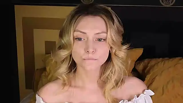 CindyFors online show from November 25, 2025, 8:42 pm