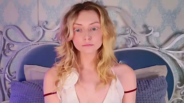 CindyFors online show from November 22, 2025, 8:51 pm