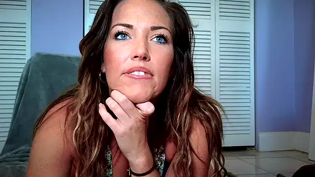 raynareign online show from September 10, 2025, 5:12 pm