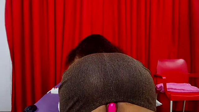 Snapshot of SexyBustyBoobs chatting on December 19, 2025, 4:09 pm SexyBustyBoobs online show from December 19, 2025, 4:09 pm