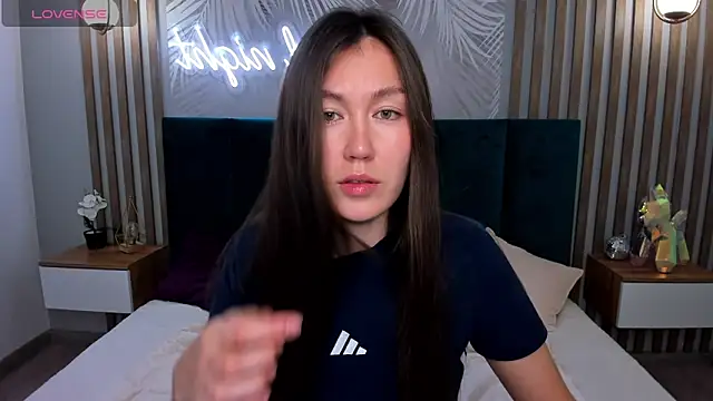 Tina Porter online show from November 19, 2025, 1:27 am