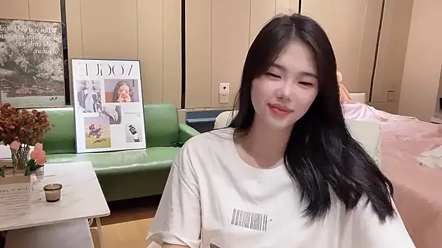 suki-1 online show from October 3, 2025, 3:46 pm