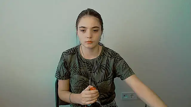 Sun Shine   online show from September 22, 2025, 5:35 am