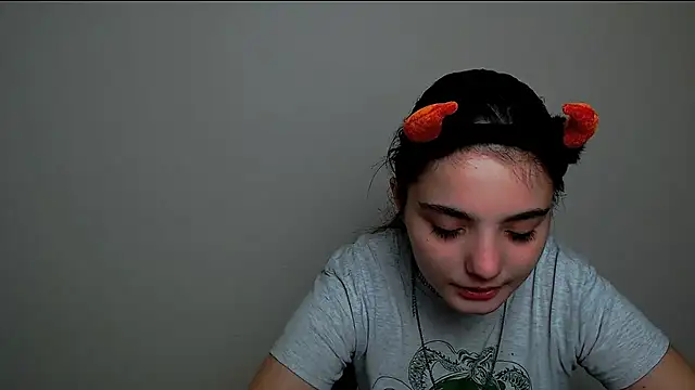 Sun Shine   online show from October 10, 2025, 9:04 pm