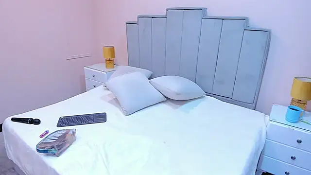 Snapshot of gabriela_lux chatting on September 24, 2025, 11:50 am gabriela lux online show from September 24, 2025, 11:50 am