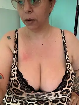 LupeLok online show from November 17, 2025, 4:33 pm