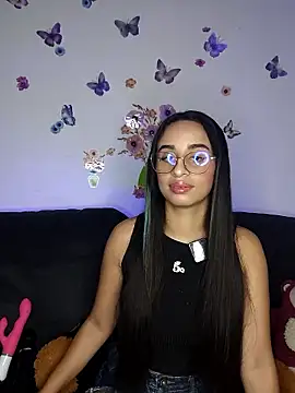 Snapshot of issis22 chatting on January 14, 2026, 2:48 am issis22 online show from January 14, 2026, 2:48 am