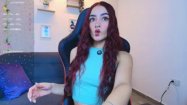 Snapshot of ViolethRosse chatting on February 6, 2026, 12:17 am ViolethRosse online show from February 6, 2026, 12:17 am