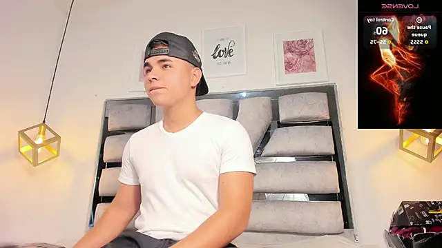 Snapshot of lianfox_ chatting on April 14, 2026, 12:32 pm lianfox online show from April 14, 2026, 12:32 pm