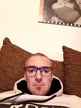 Snapshot of Patressssss chatting on December 20, 2025, 8:12 pm Patressssss online show from December 20, 2025, 8:12 pm