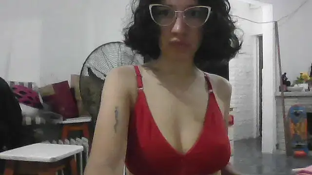 loliporomero online show from October 15, 2025, 10:51 pm