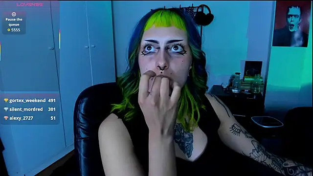 kattusauruss online show from April 11, 2026, 7:45 am