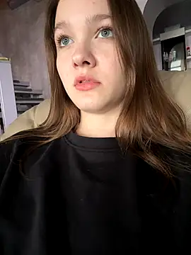Snapshot of MichelleRoux chatting on October 3, 2025, 10:39 am MichelleRoux online show from October 3, 2025, 10:39 am