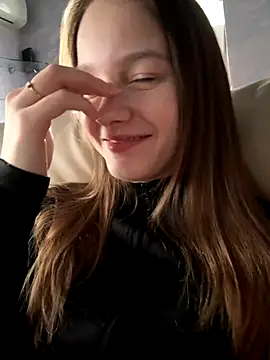 Snapshot of MichelleRoux chatting on October 4, 2025, 10:50 am MichelleRoux online show from October 4, 2025, 10:50 am
